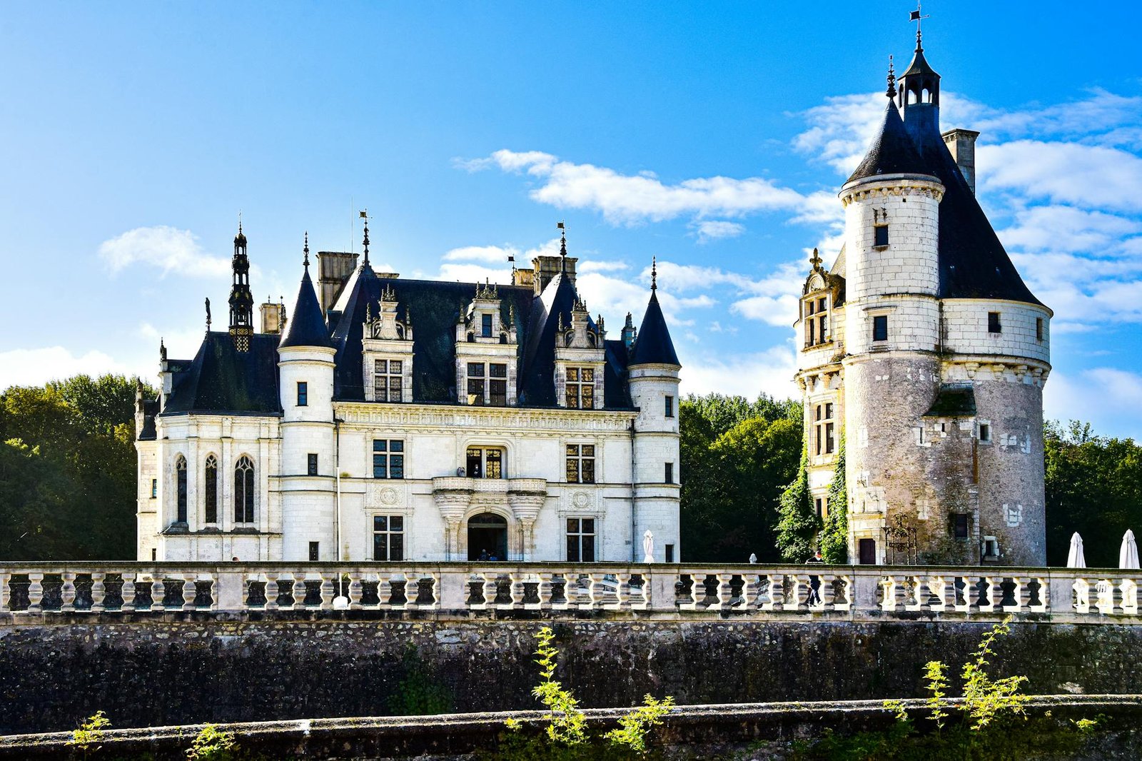 Beautiful view of Château de Chenonceau, an iconic historical castle in France.